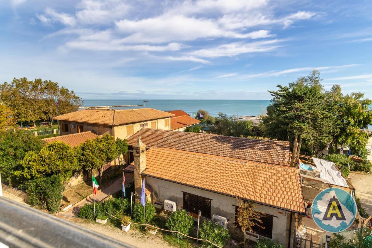Isola Felice Hotel Silvi Paese Buitenkant foto