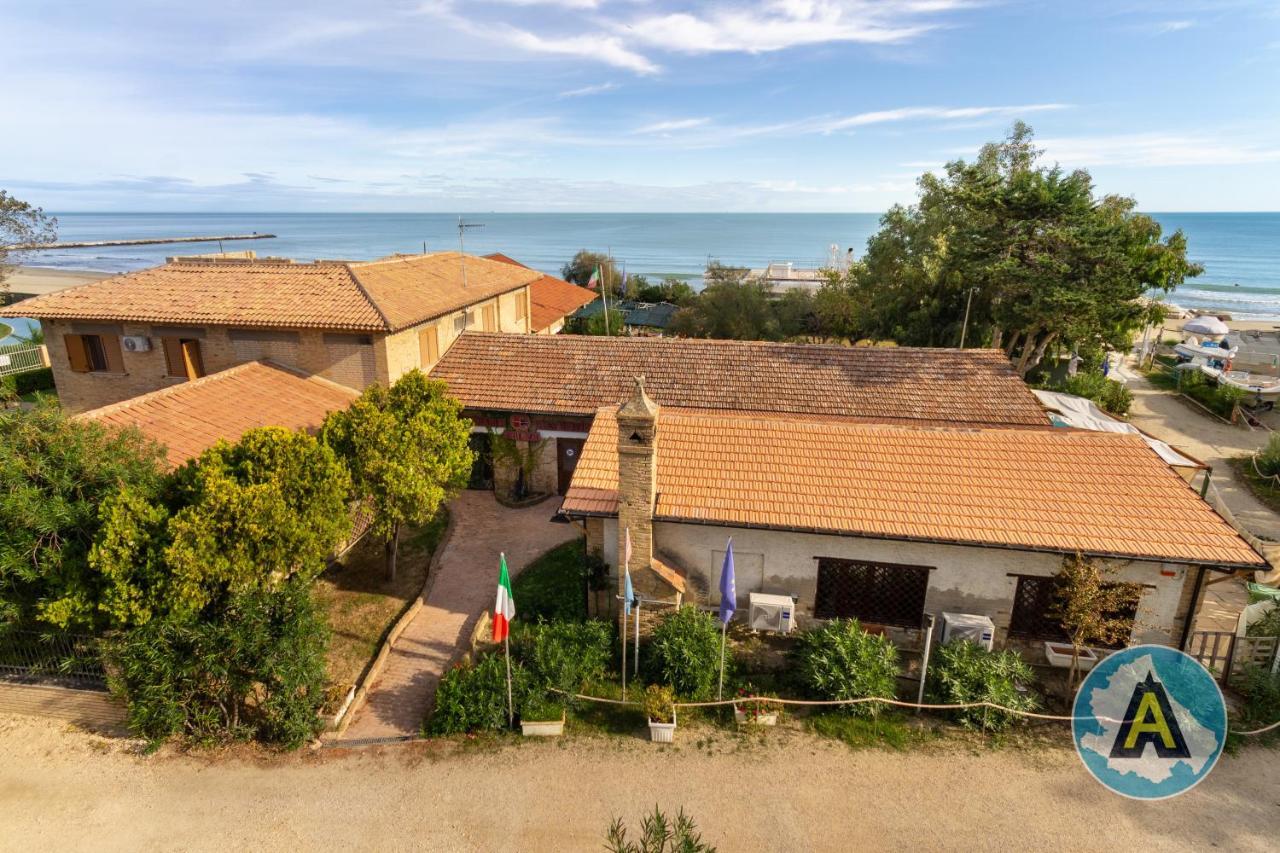 Isola Felice Hotel Silvi Paese Buitenkant foto